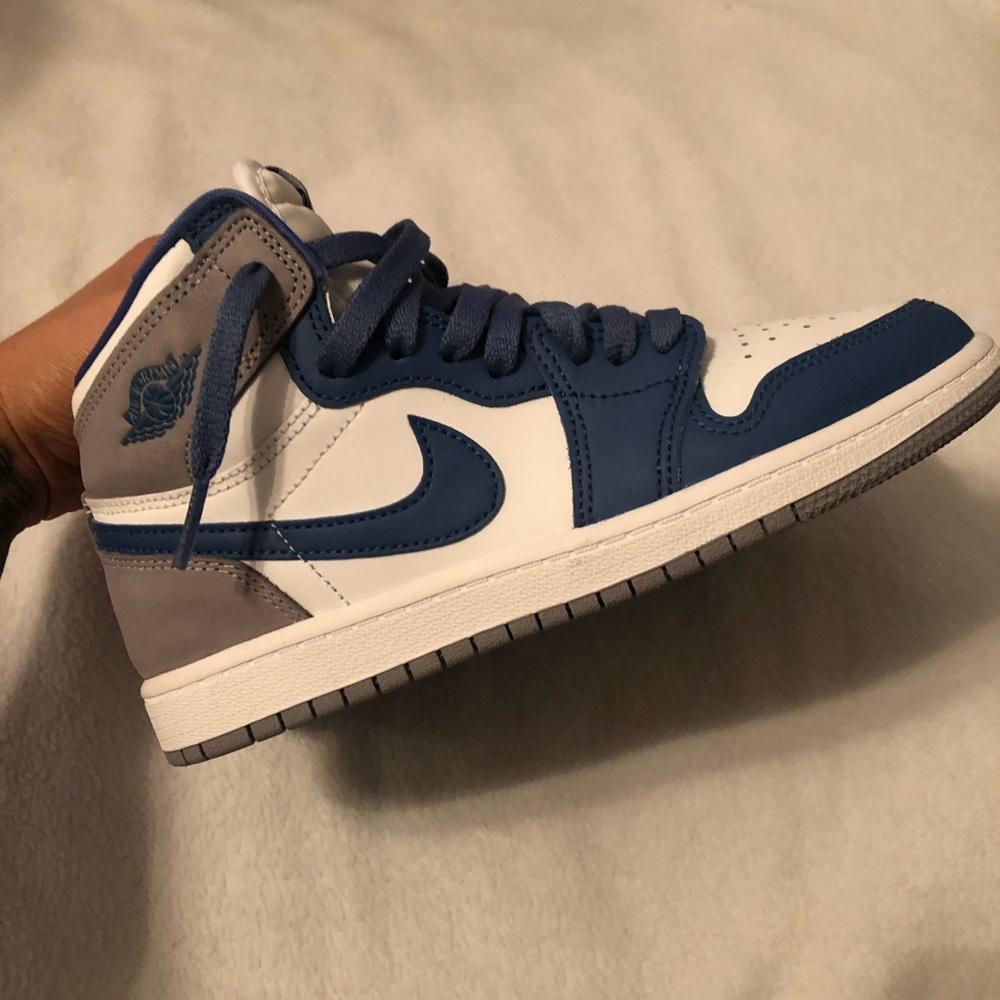Air Jordan 1s little kid size 3